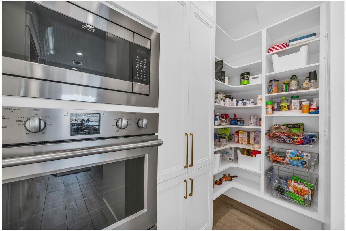 2787 E Cliff Shadow DR