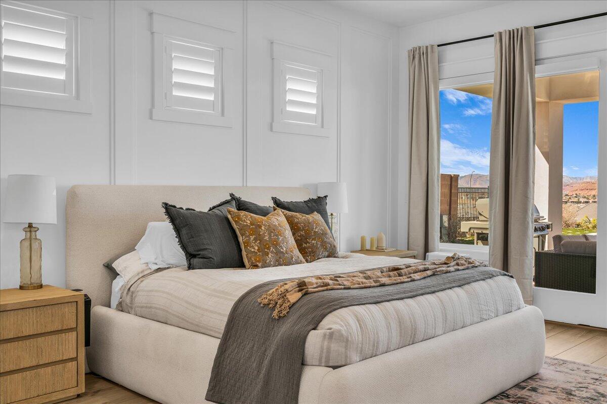 2787 E Cliff Shadow DR