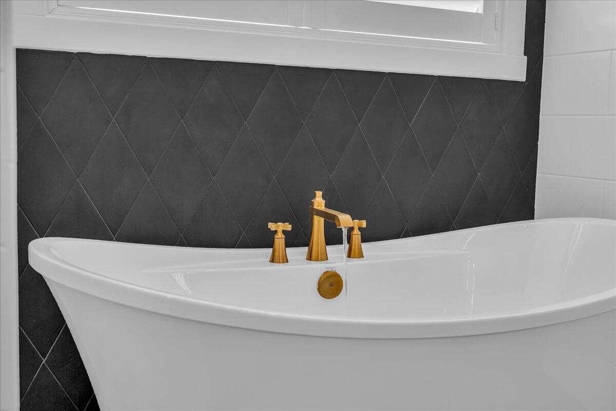 2787 E Cliff Shadow DR