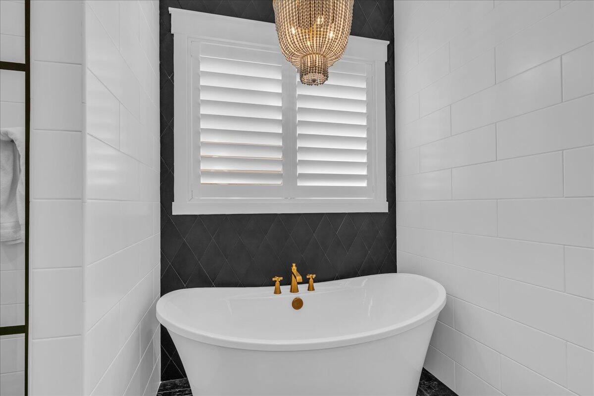 2787 E Cliff Shadow DR