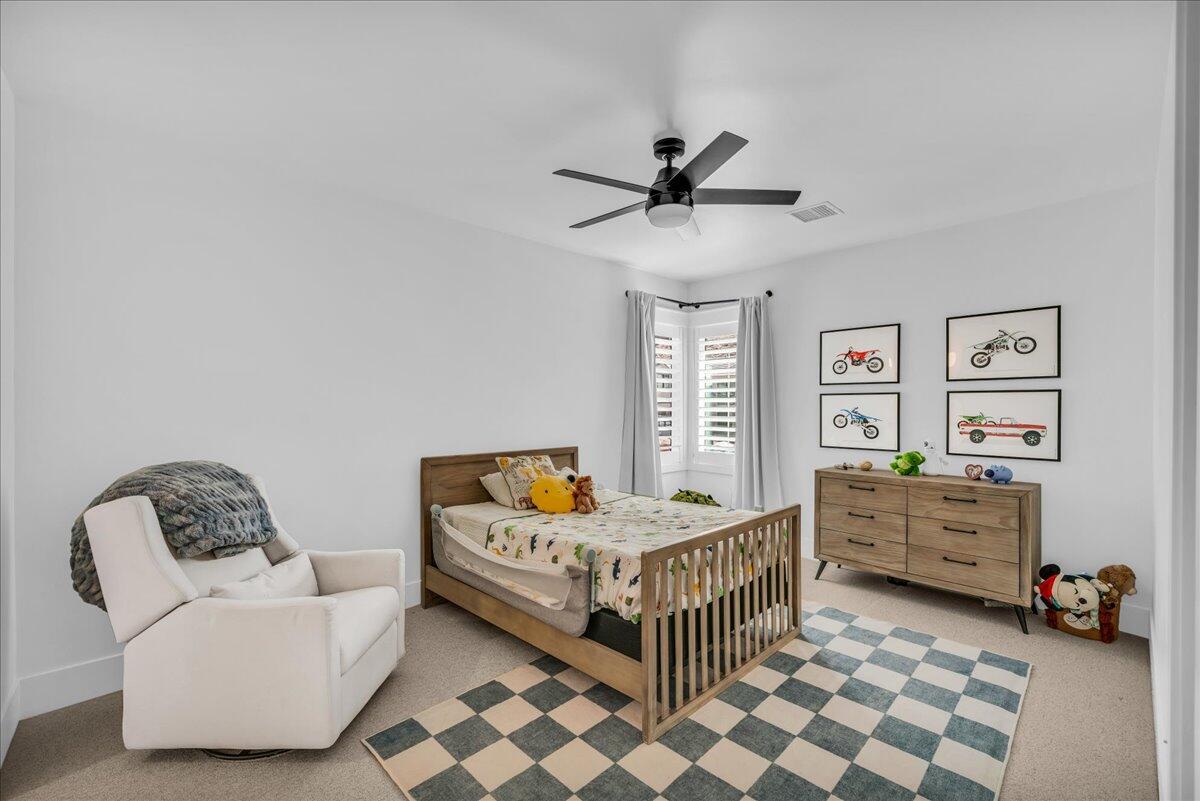 2787 E Cliff Shadow DR