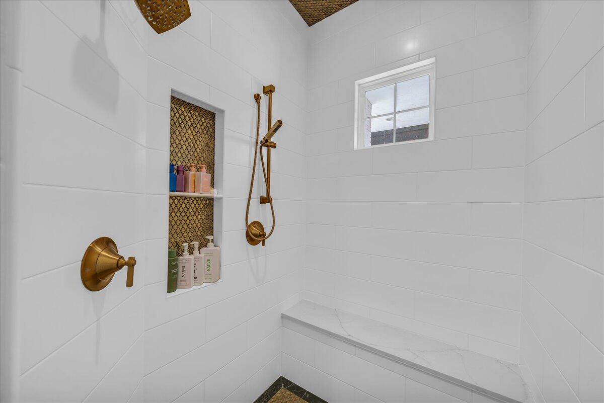 2787 E Cliff Shadow DR