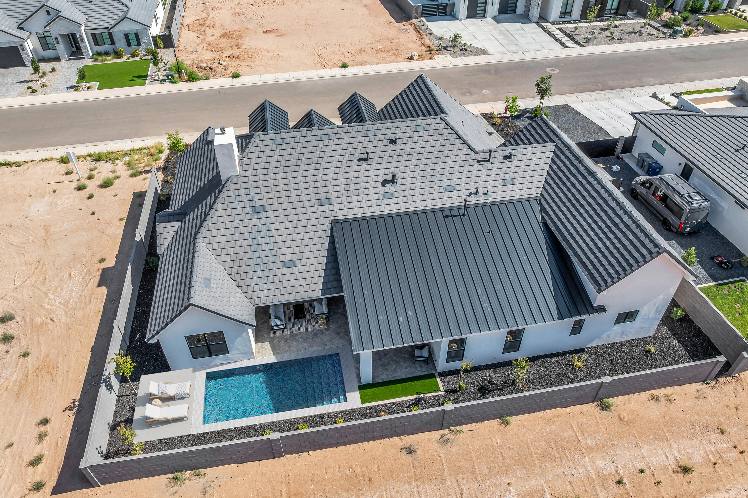 2738 STONEDALE DR