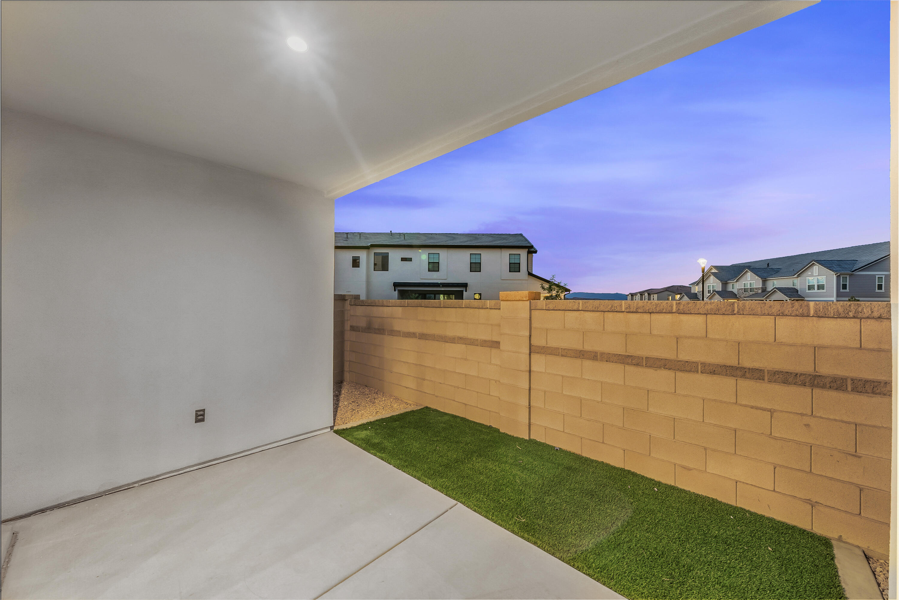 6032 Silver Birch LN