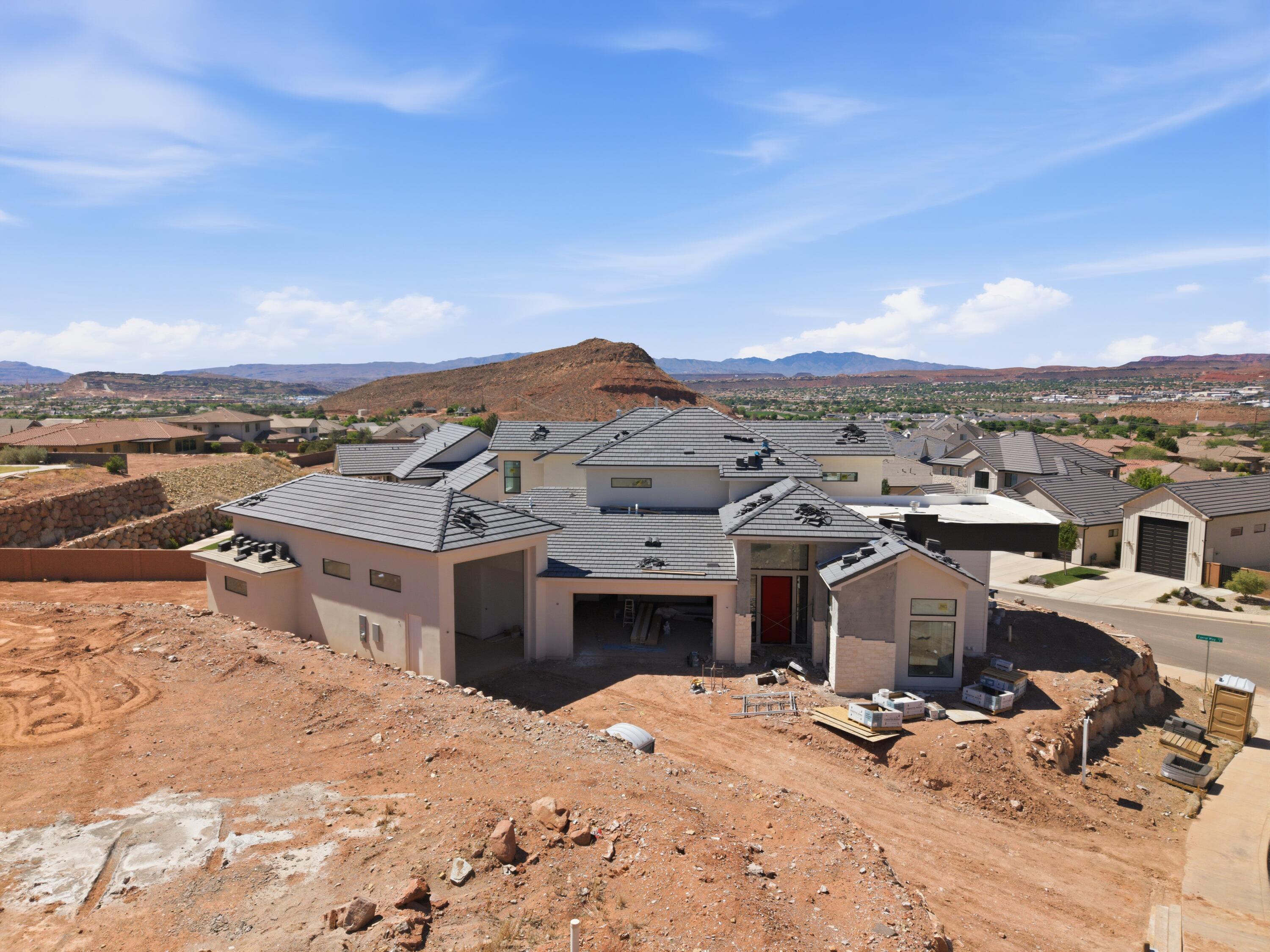 1226 E PONY TRAIL Way