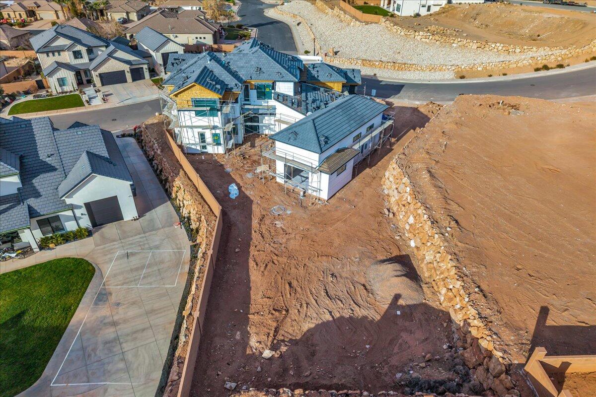 1226 E PONY TRAIL Way