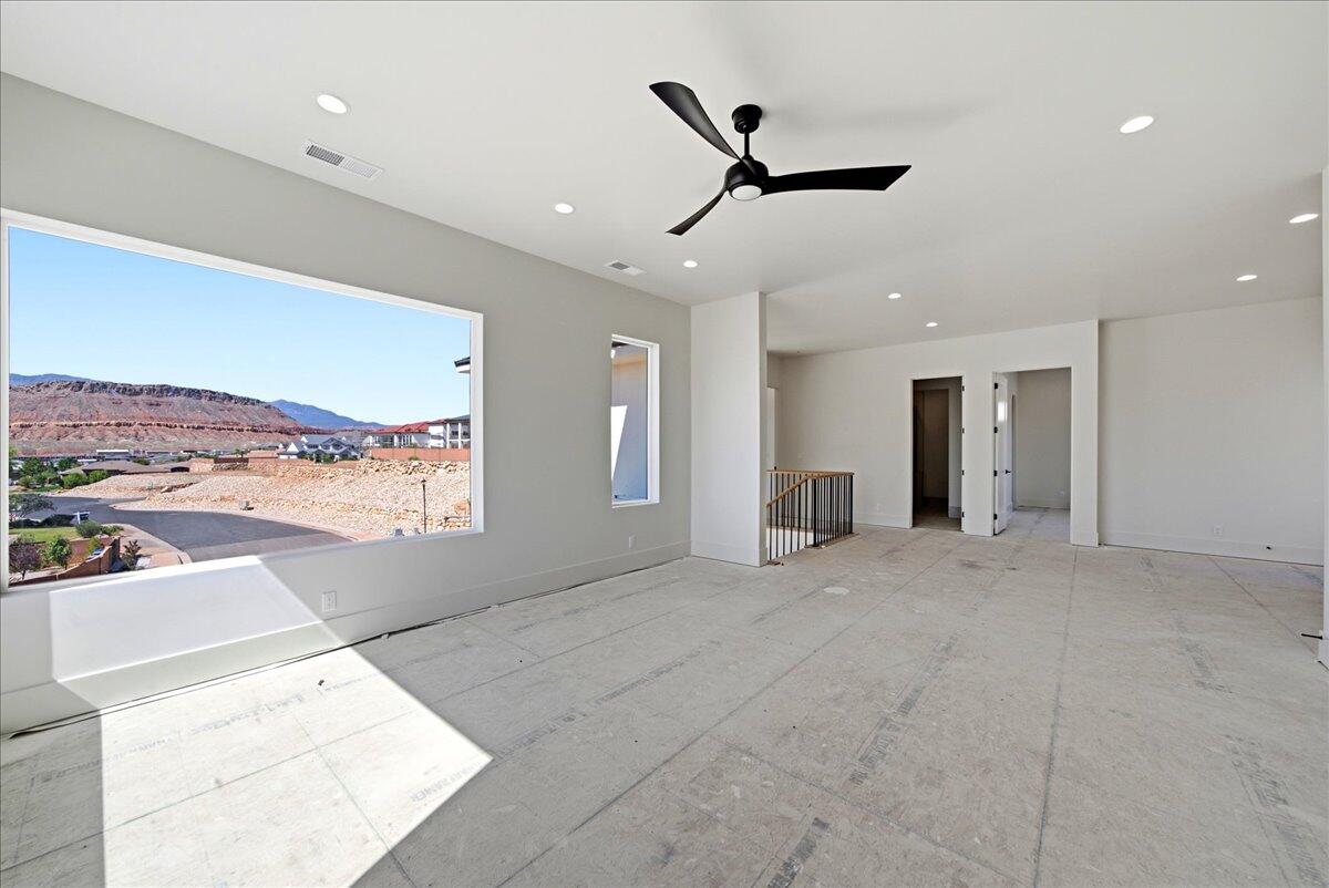 1226 E PONY TRAIL Way