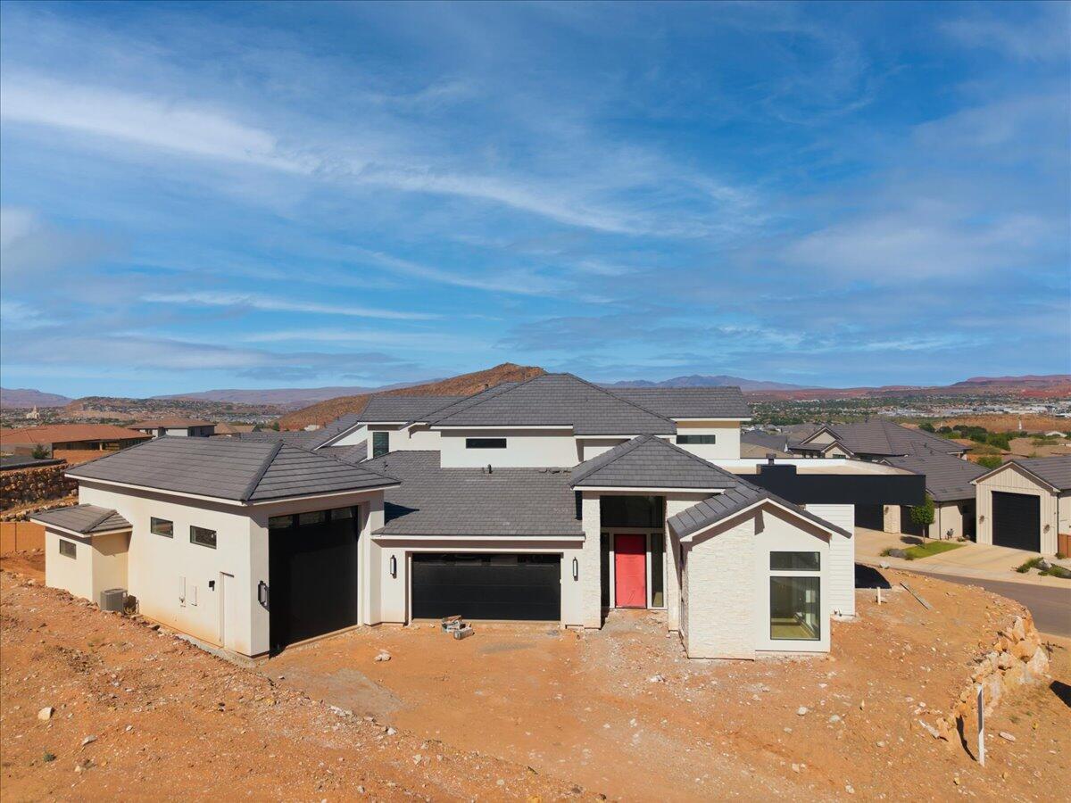 1226 E PONY TRAIL Way