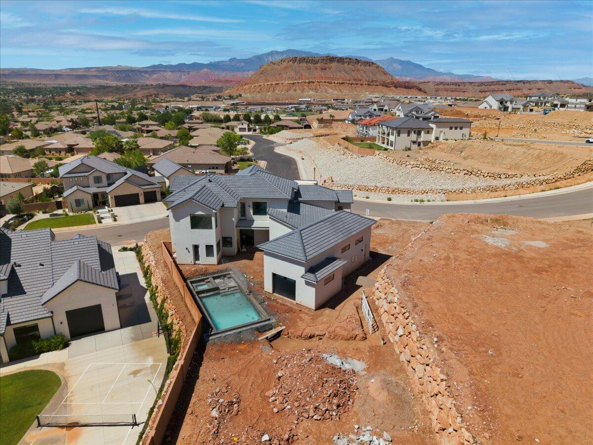 1226 E PONY TRAIL Way
