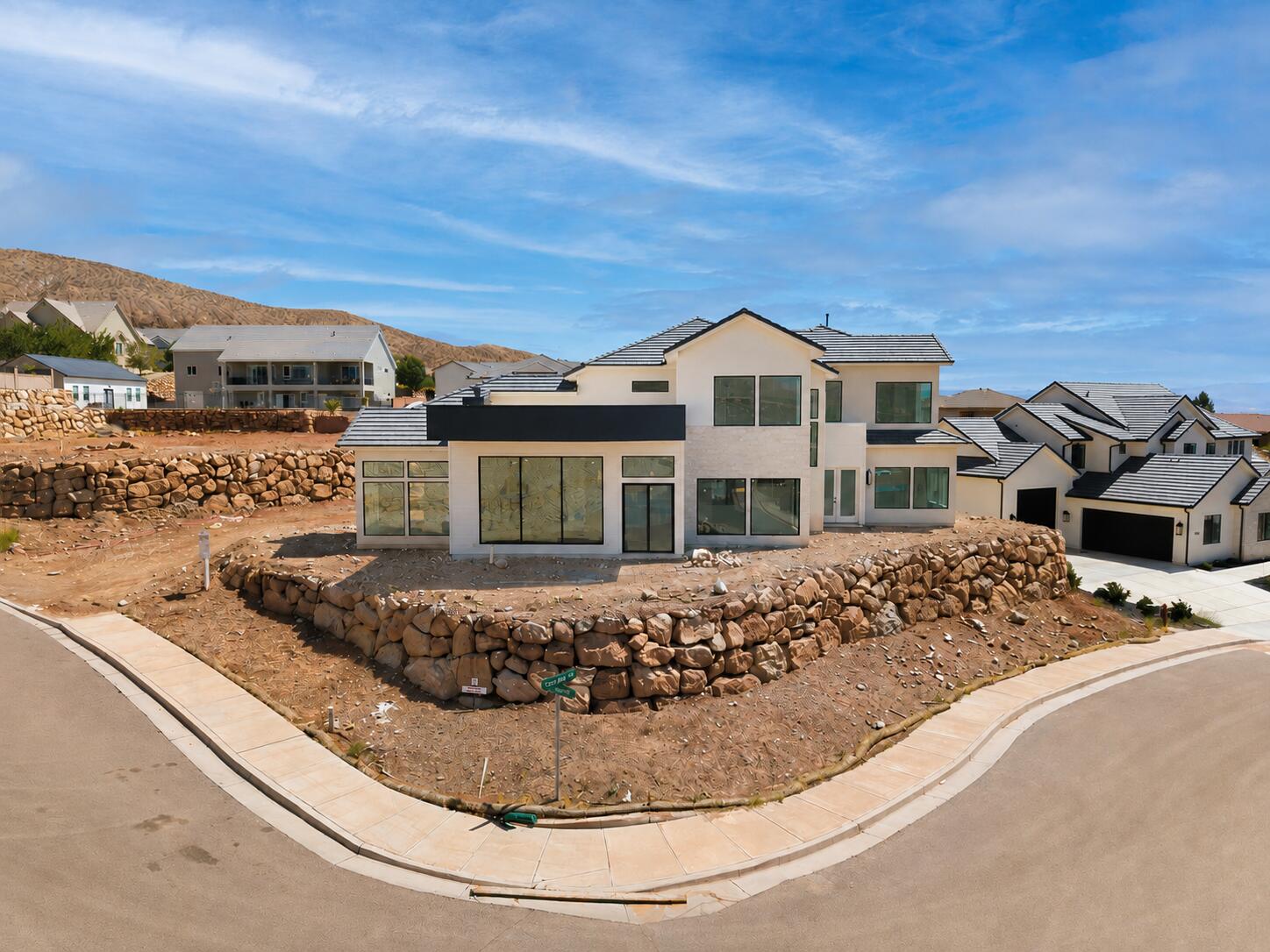 1226 E PONY TRAIL Way