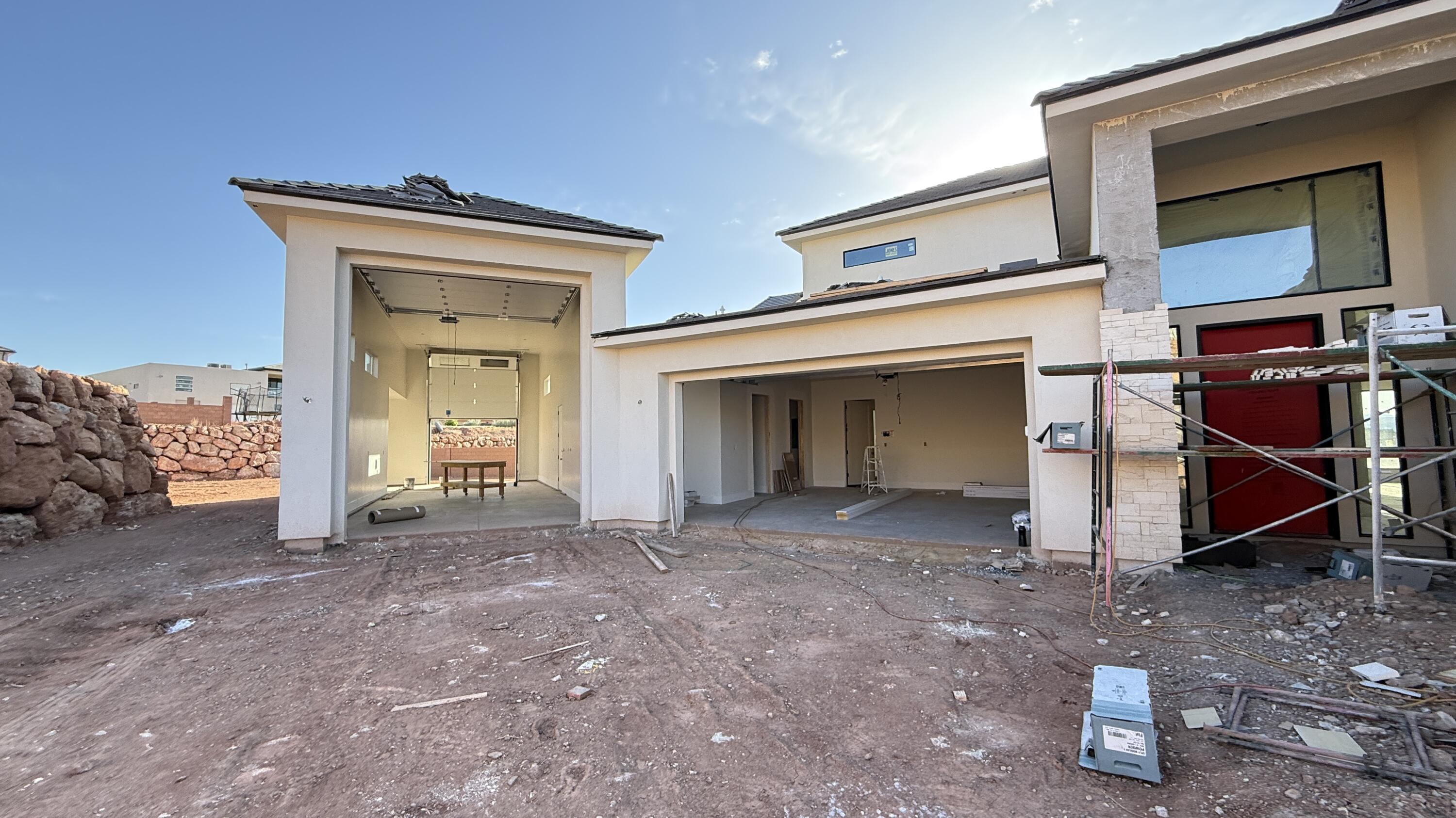 1226 E PONY TRAIL Way