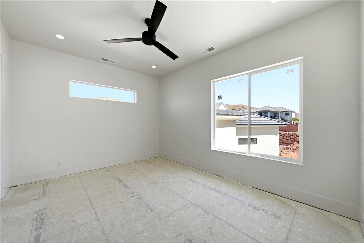 1226 E PONY TRAIL Way