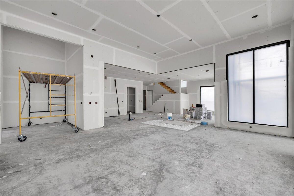 1226 E PONY TRAIL Way