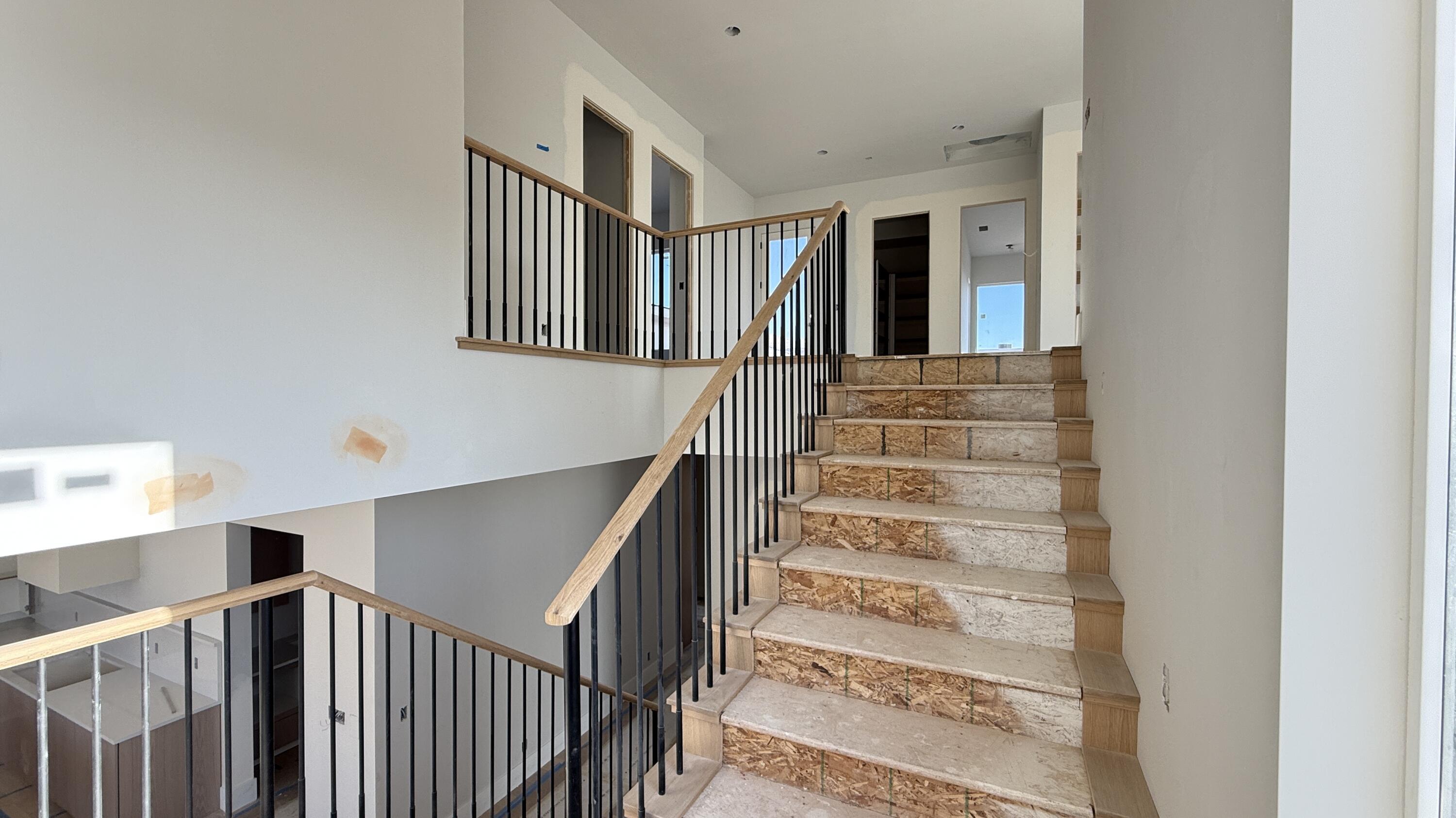 1226 E PONY TRAIL Way