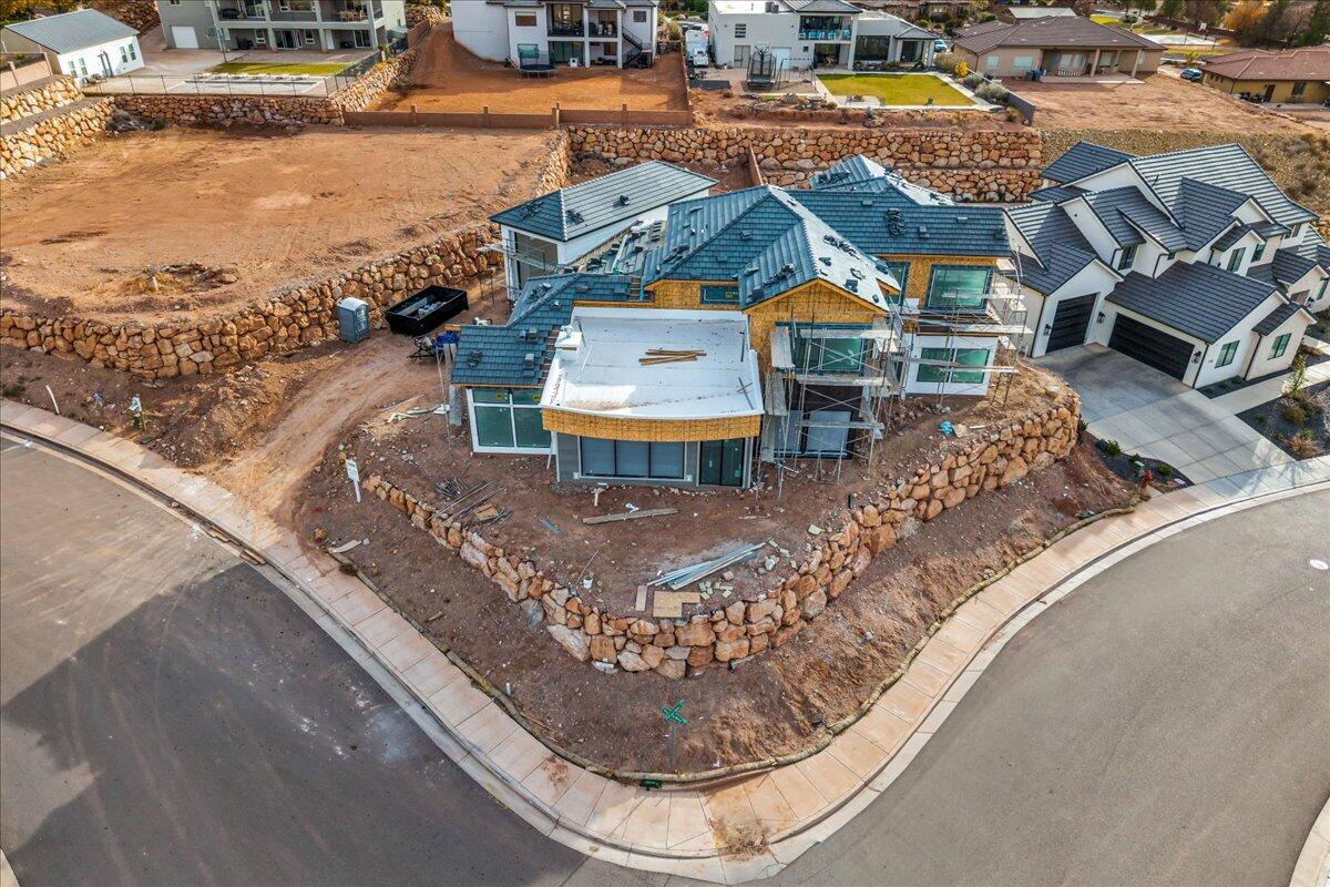 1226 E PONY TRAIL Way