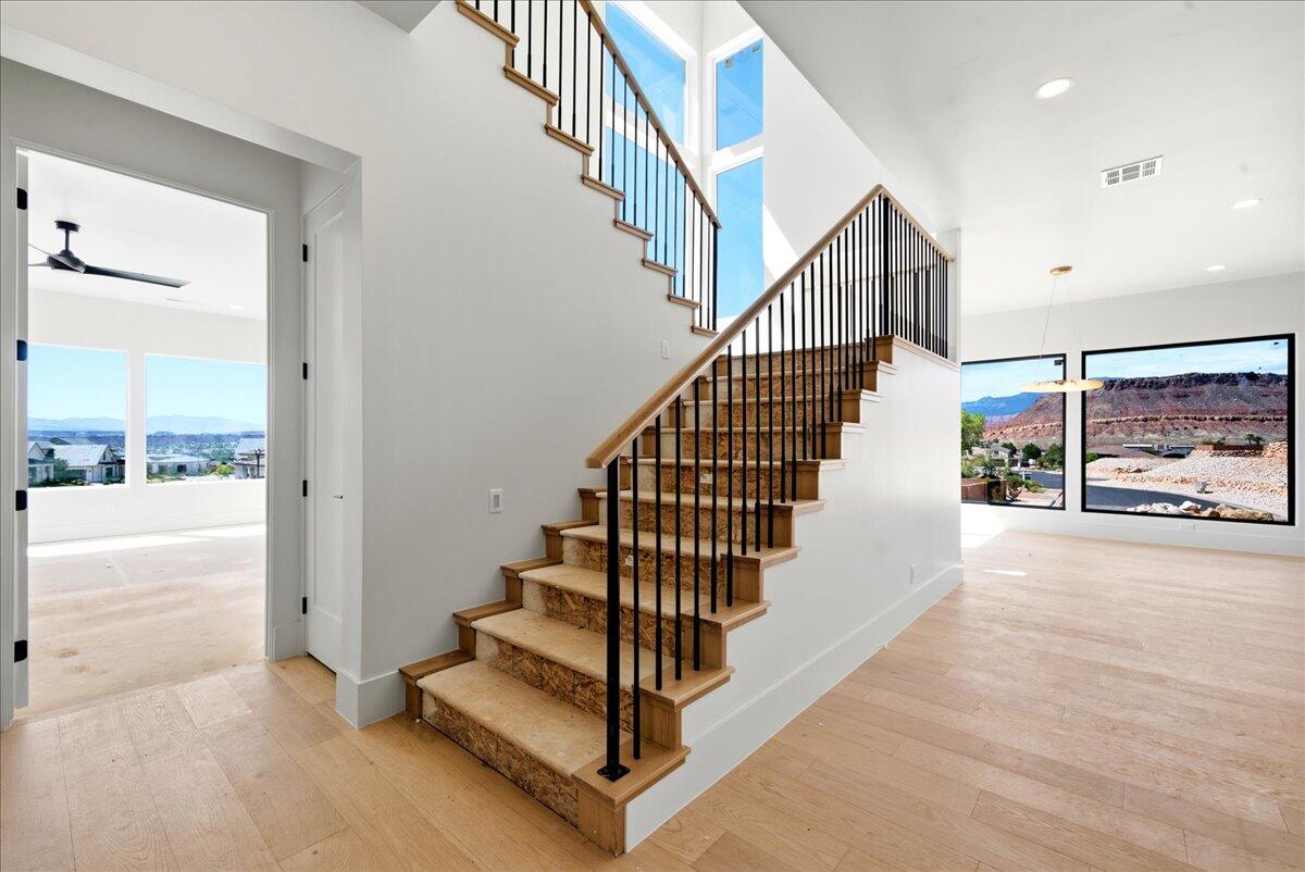 1226 E PONY TRAIL Way