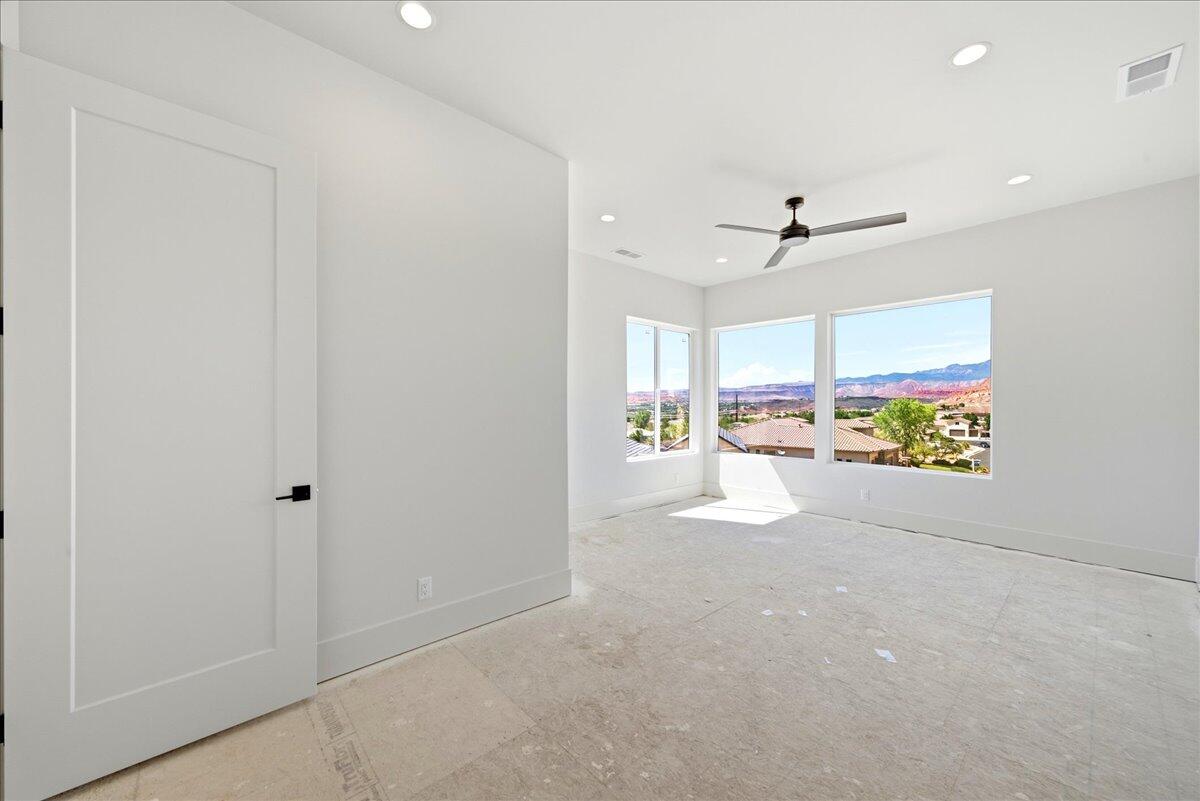1226 E PONY TRAIL Way