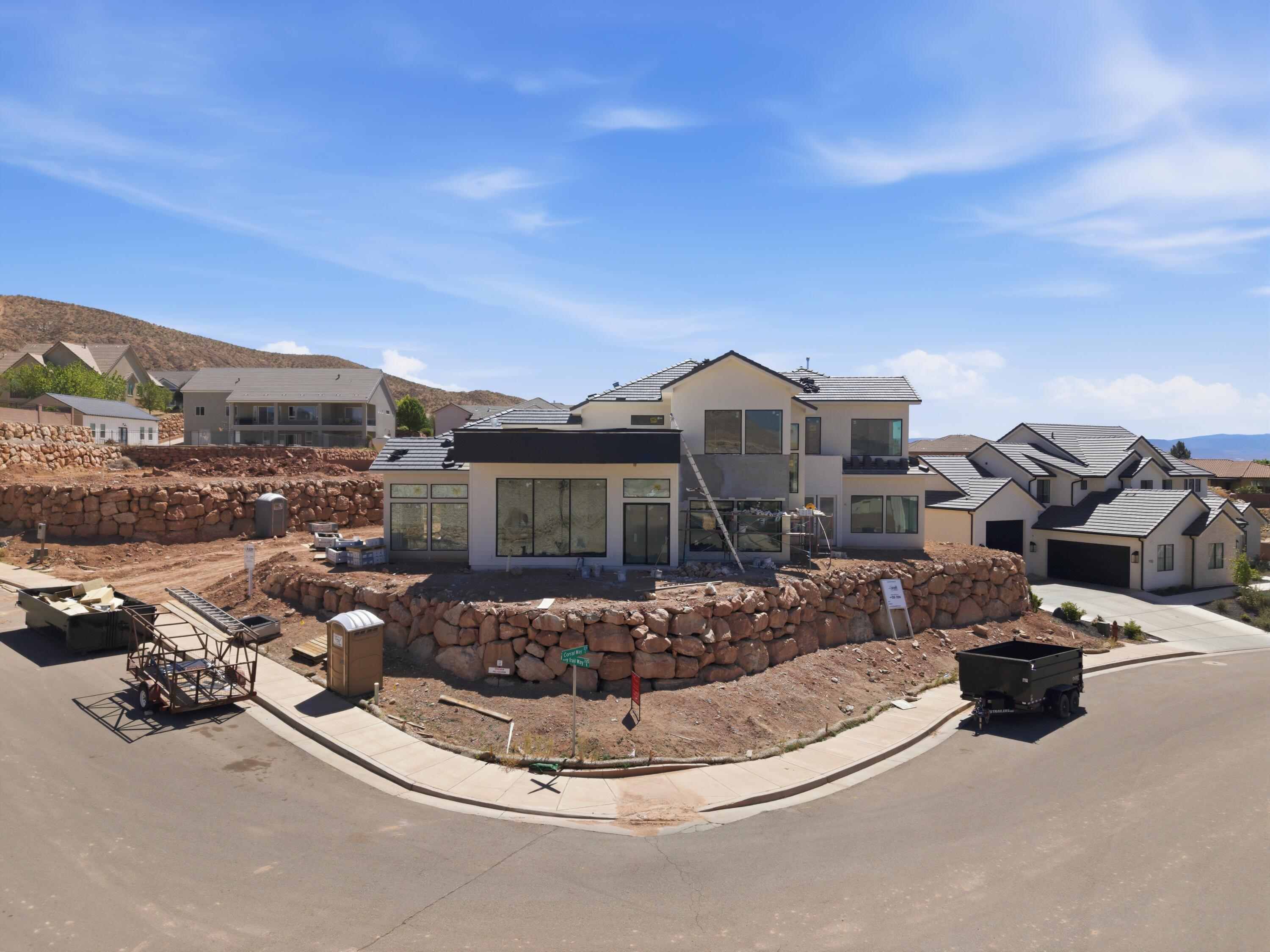 1226 E PONY TRAIL Way