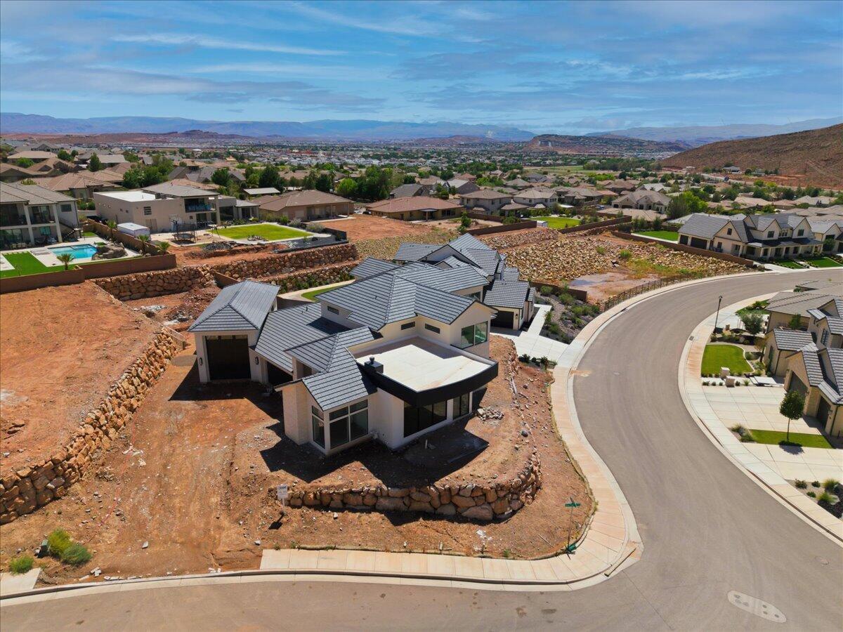 1226 E PONY TRAIL Way