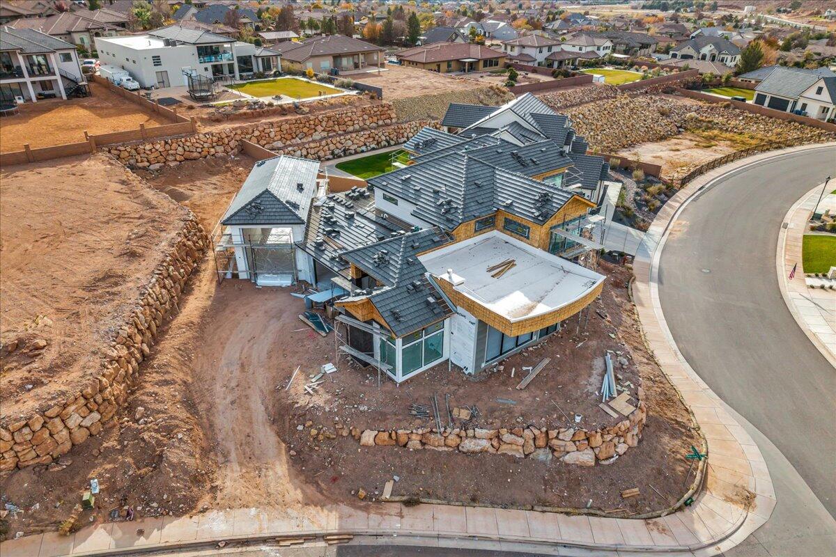 1226 E PONY TRAIL Way