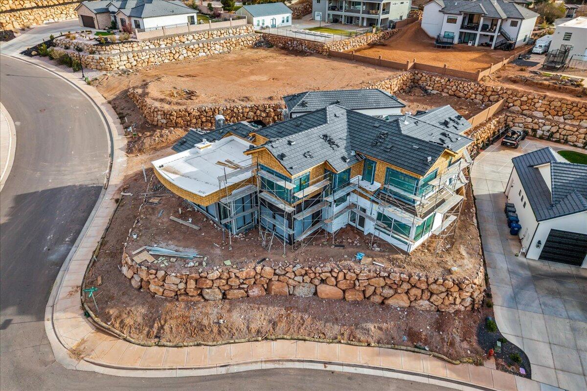 1226 E PONY TRAIL Way