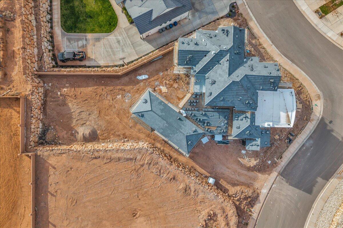 1226 E PONY TRAIL Way