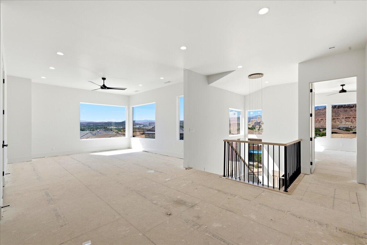 1226 E PONY TRAIL Way