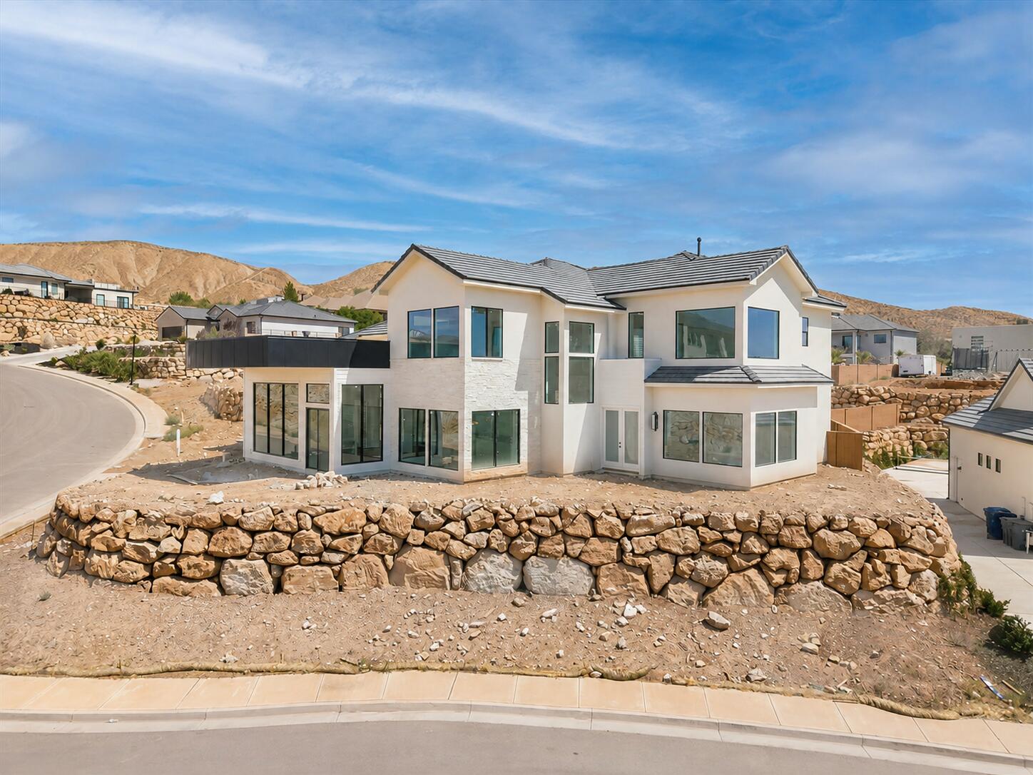 1226 E PONY TRAIL Way