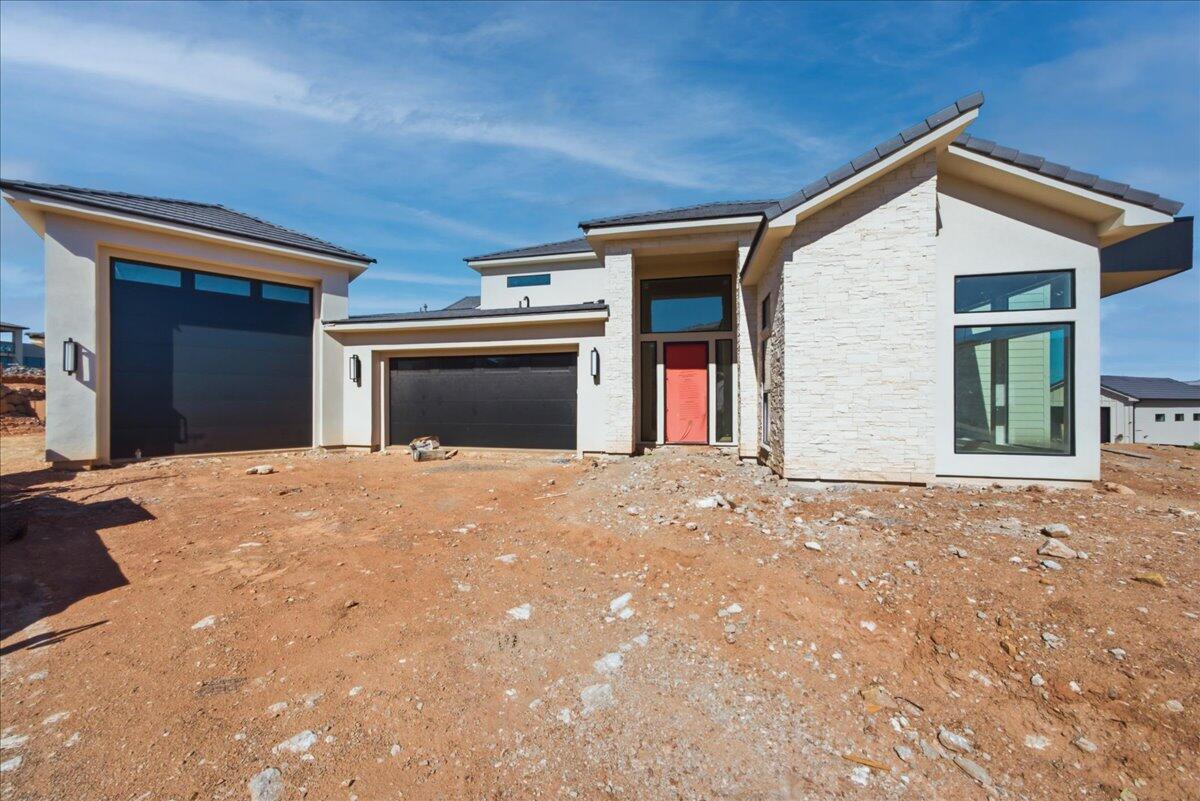 1226 E PONY TRAIL Way