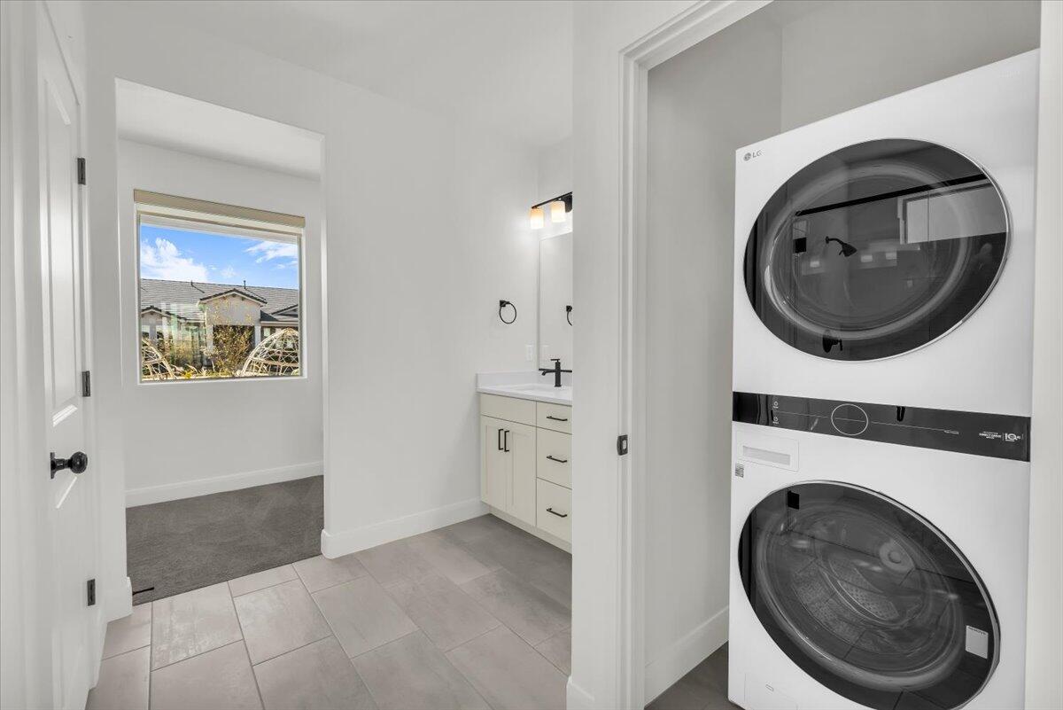 714 W JUNIPER HILL DR 220