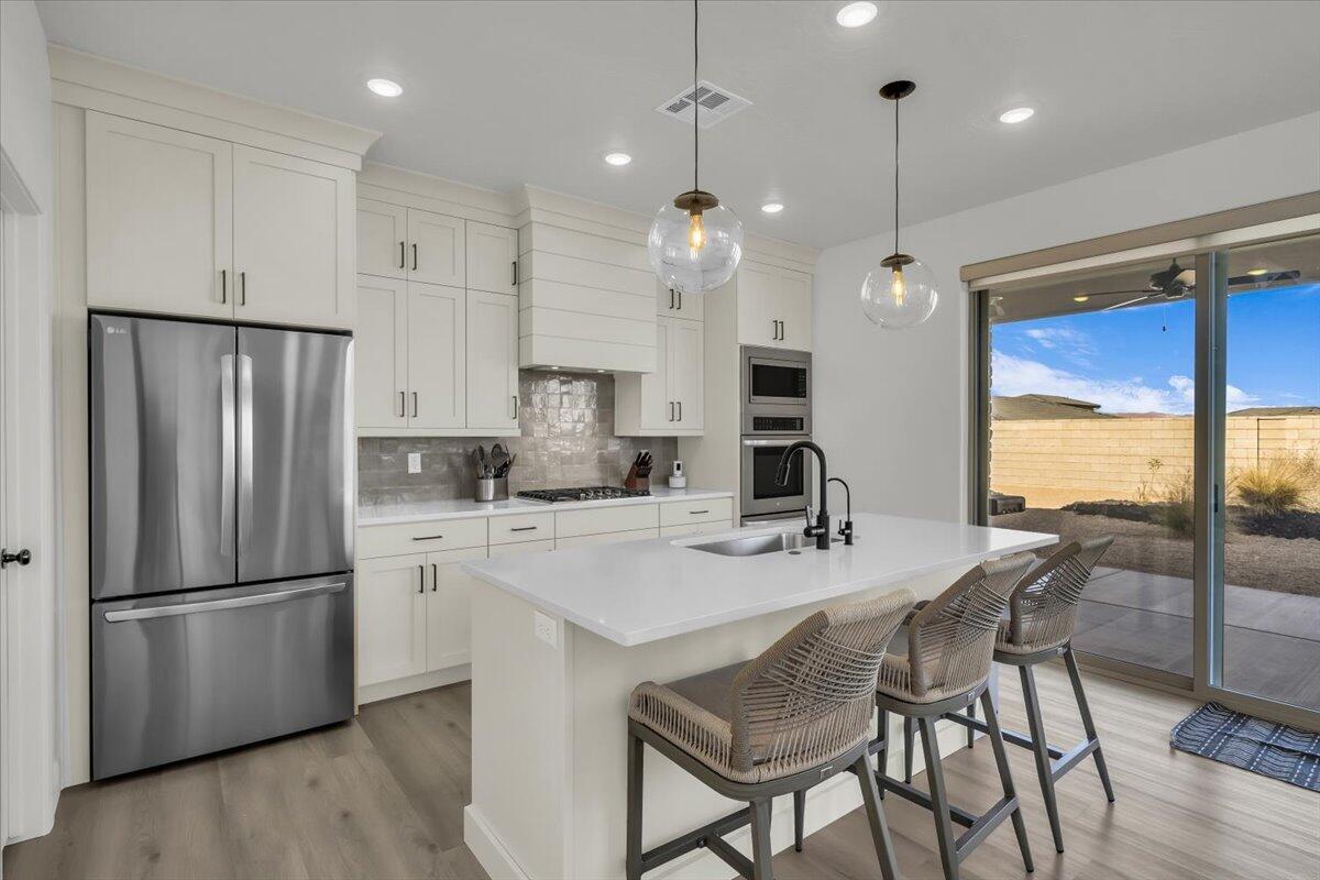 714 W JUNIPER HILL DR 220