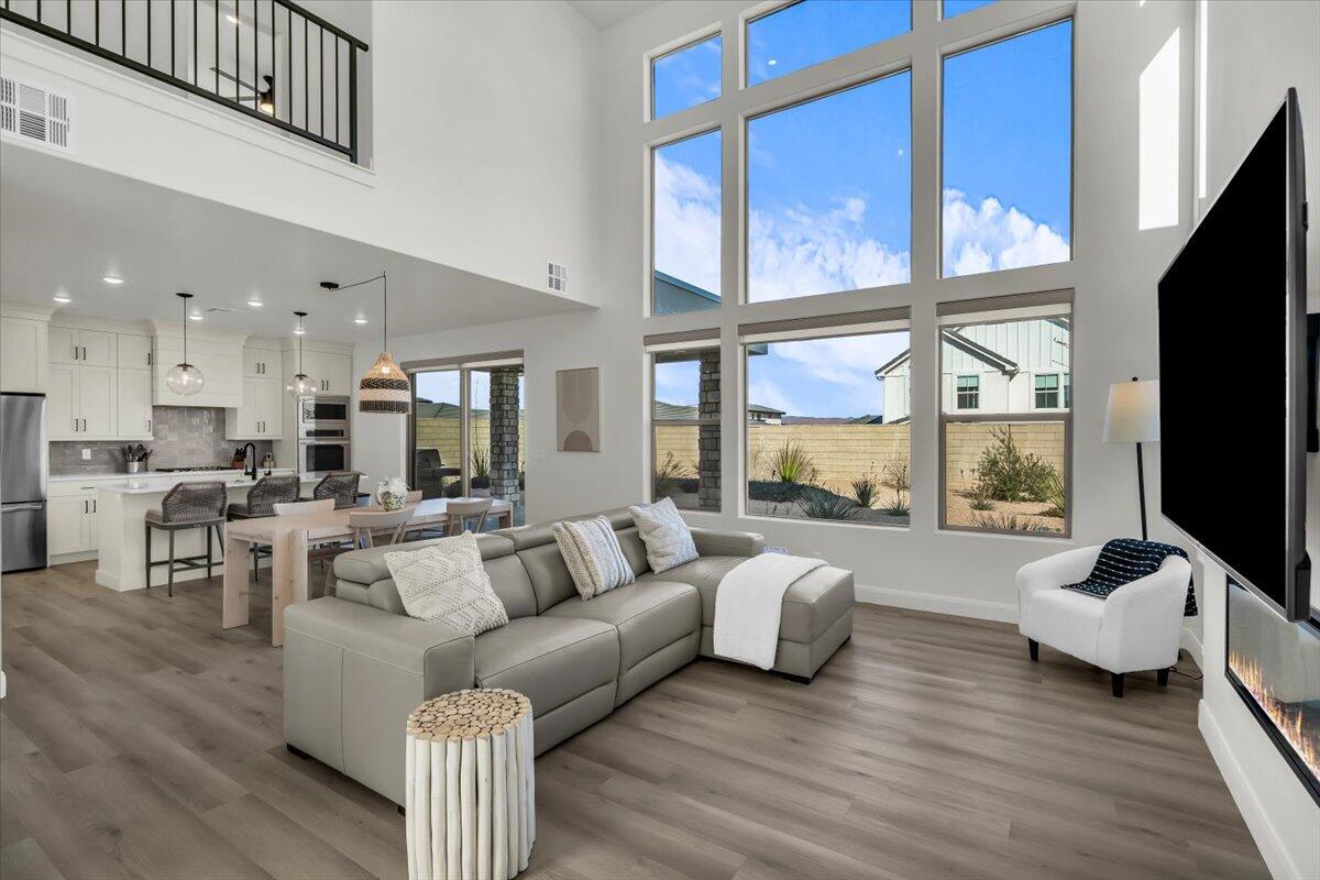 714 W JUNIPER HILL DR 220