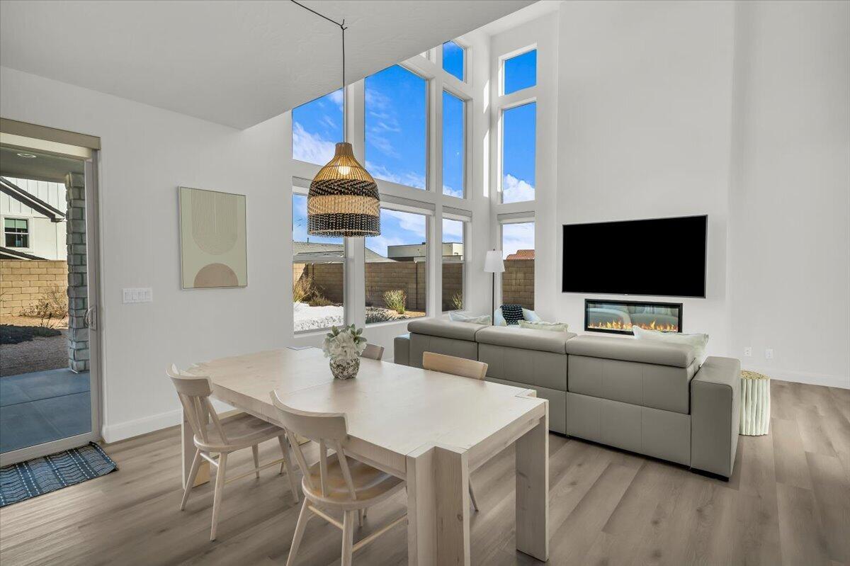 714 W JUNIPER HILL DR 220