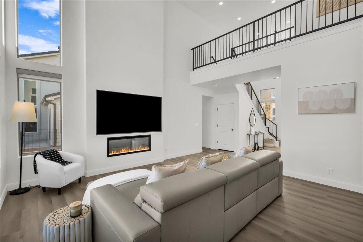 714 W JUNIPER HILL DR 220