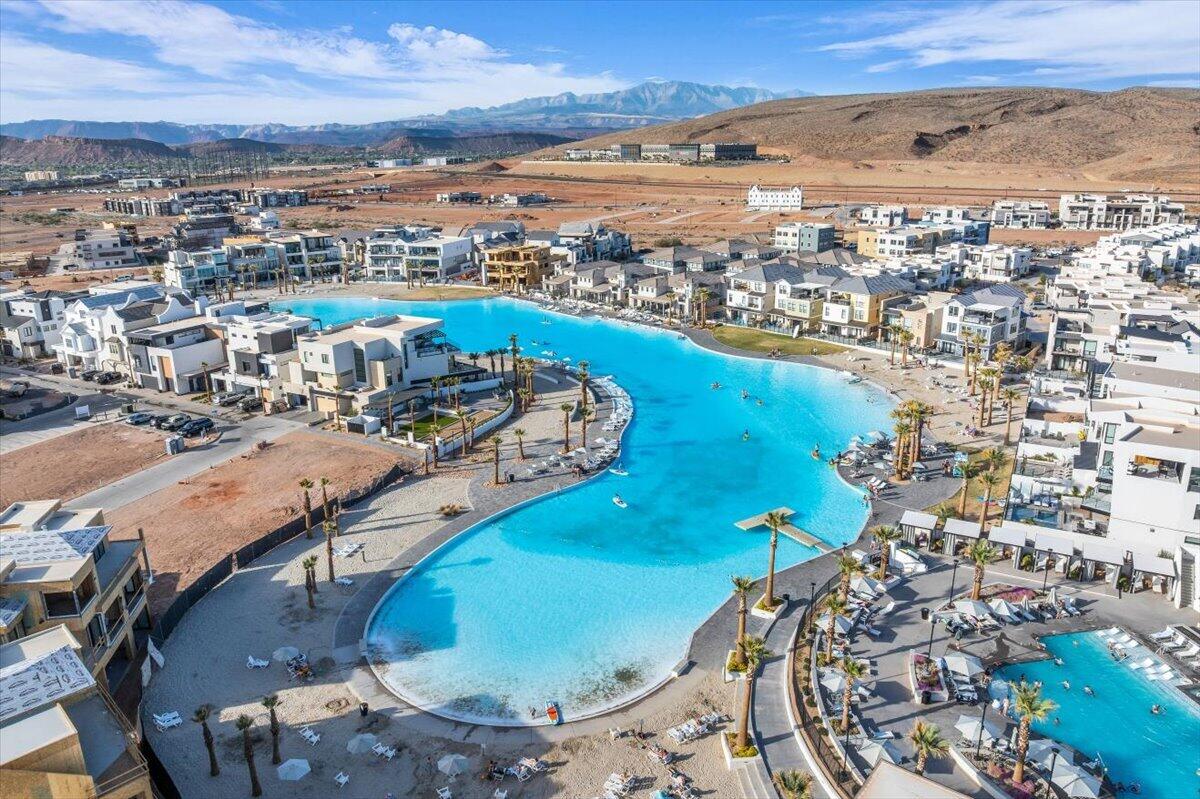 714 W JUNIPER HILL DR 220