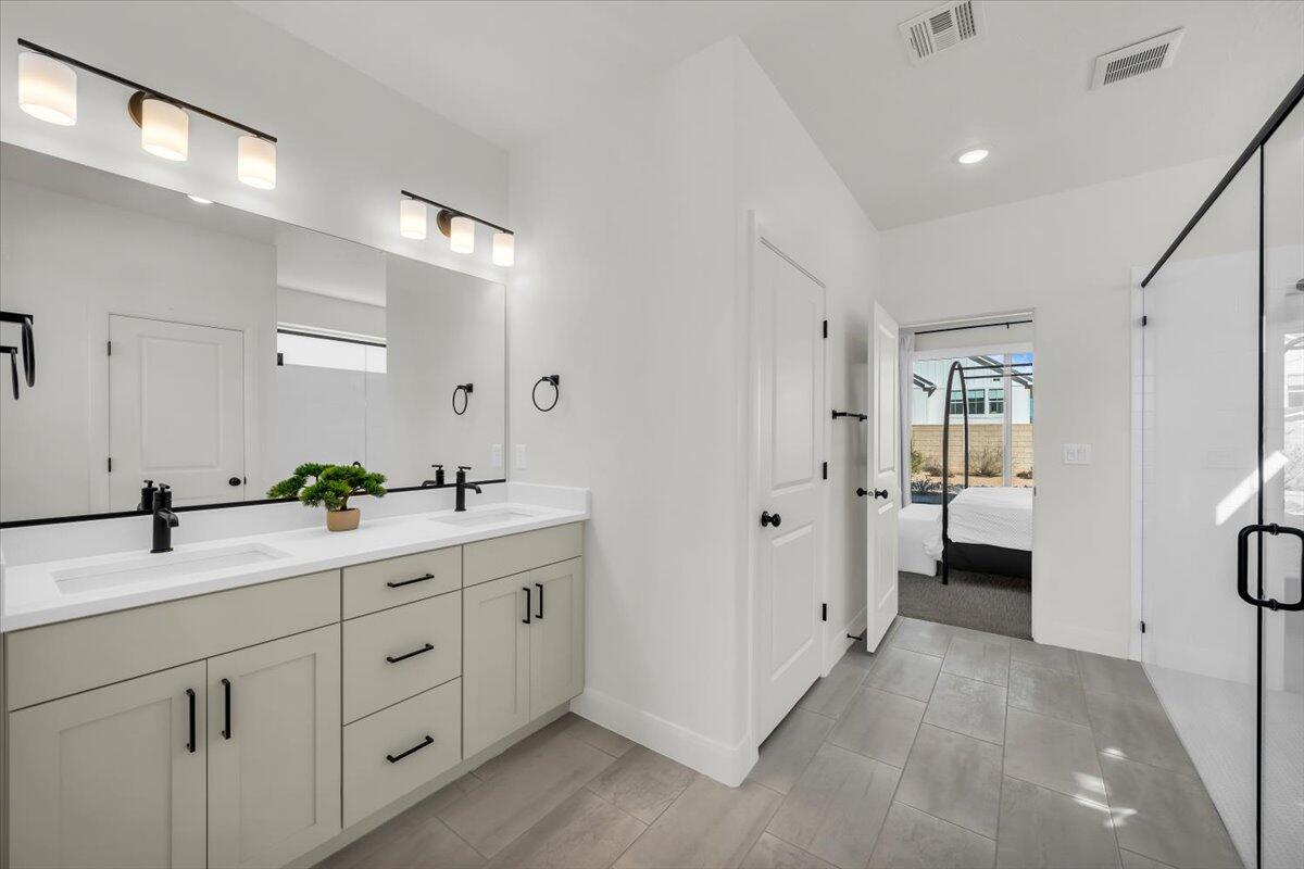 714 W JUNIPER HILL DR 220