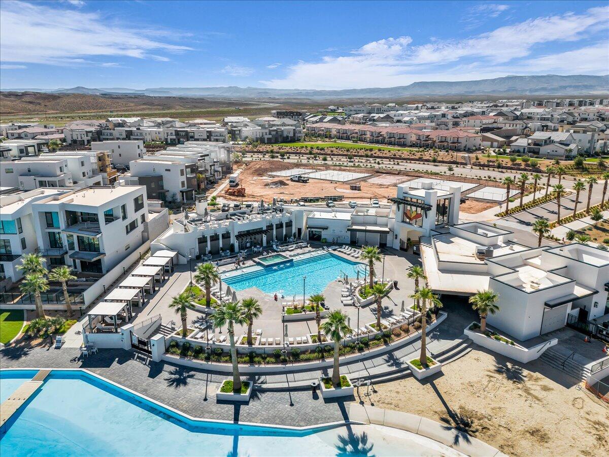 714 W JUNIPER HILL DR 220