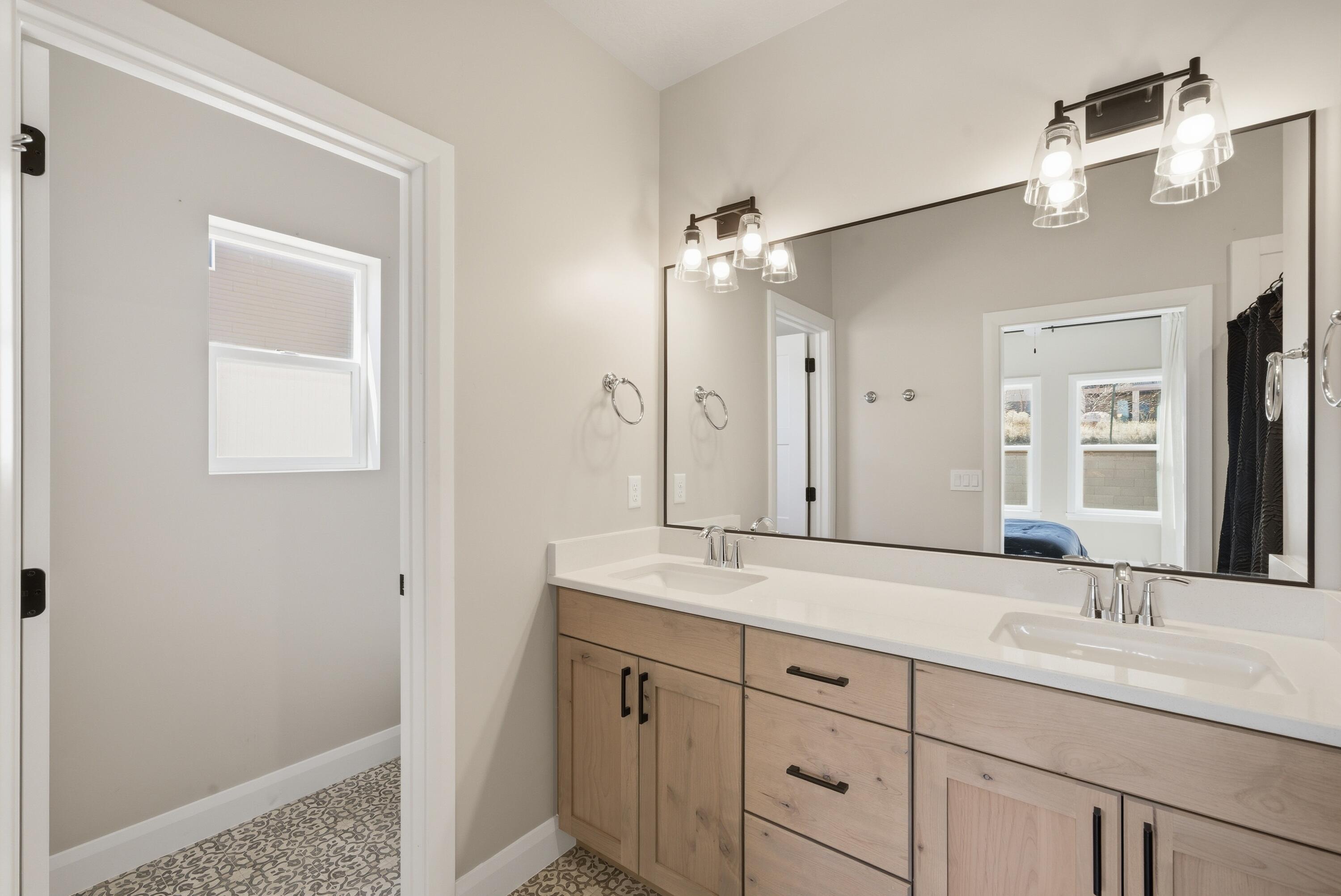 2735 W Sterling DR