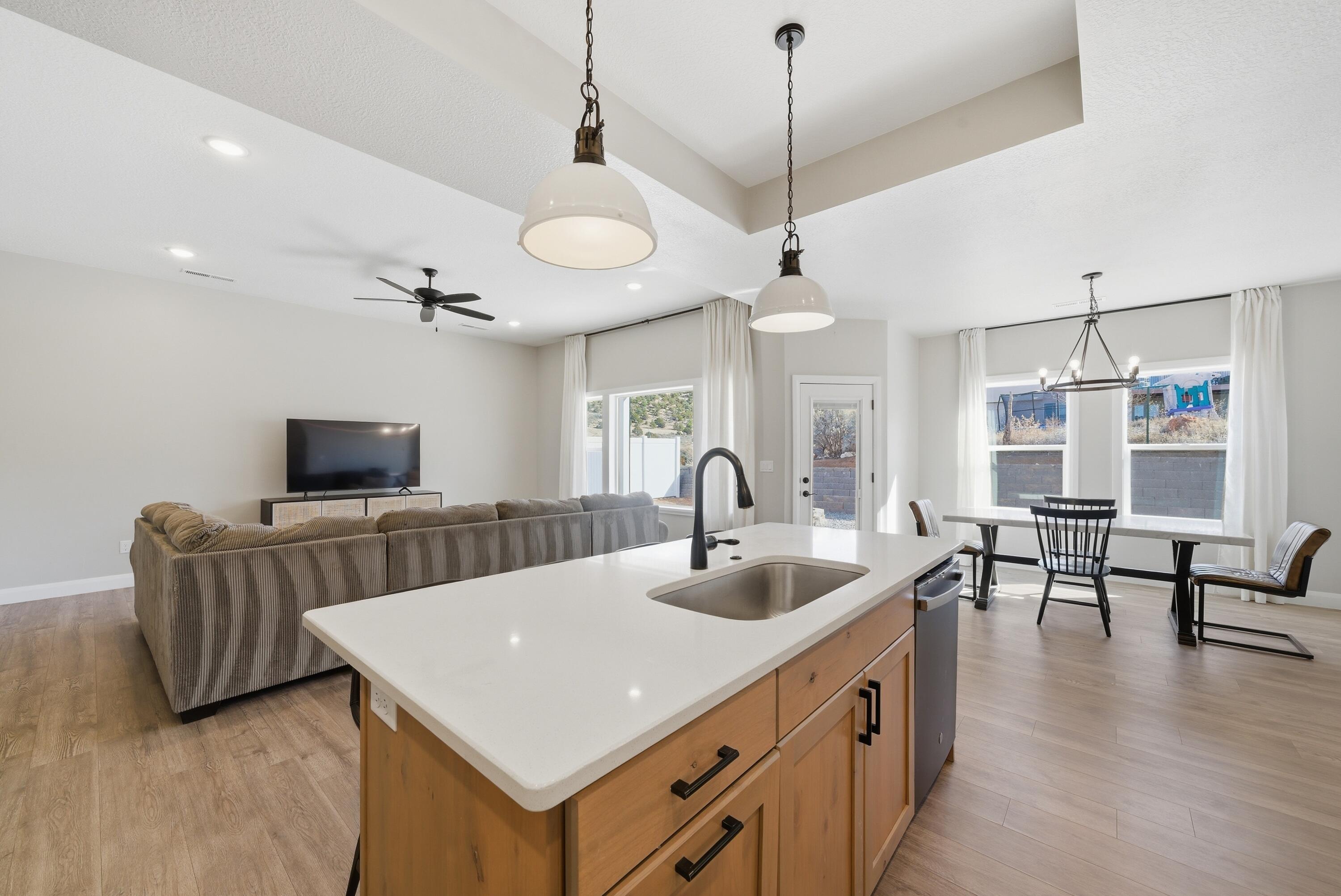 2735 W Sterling DR