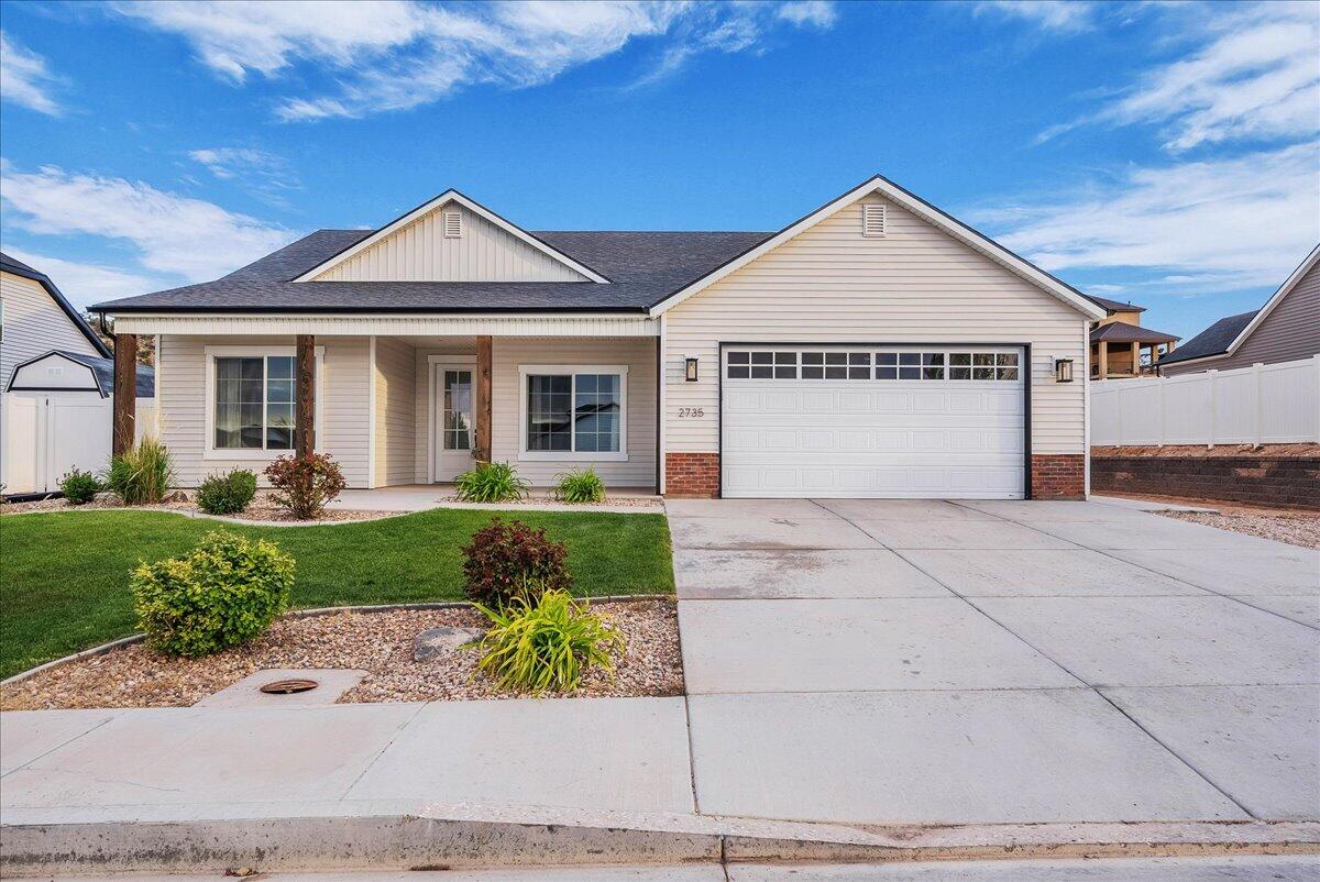 2735 W Sterling DR