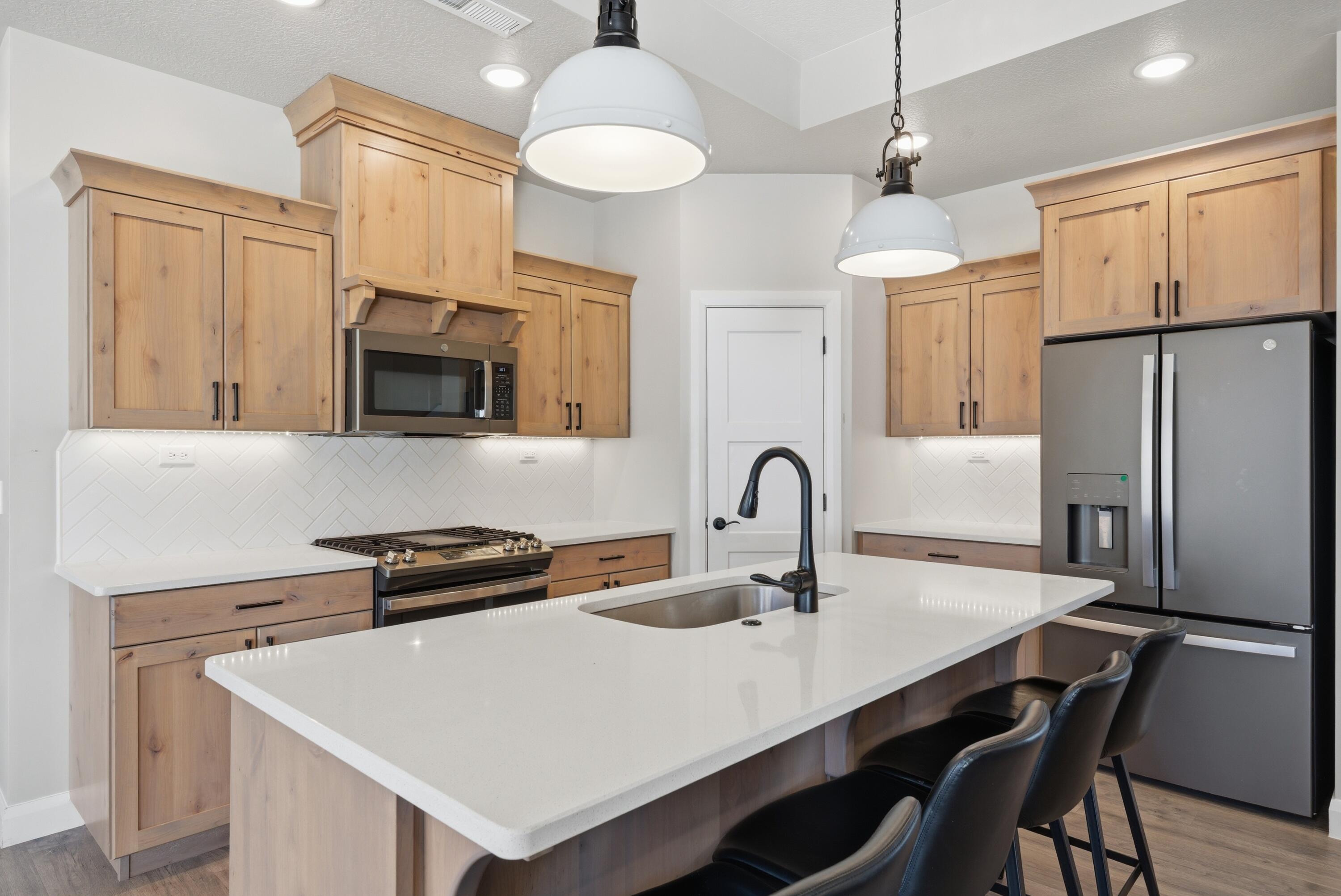 2735 W Sterling DR