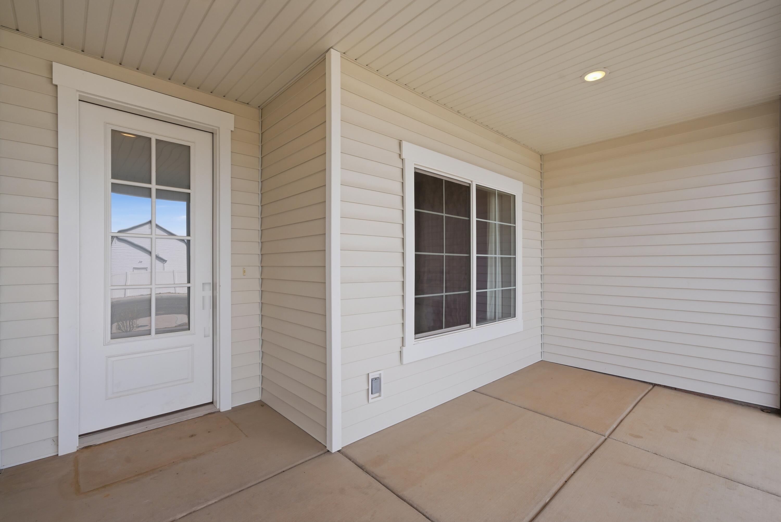 2735 W Sterling DR