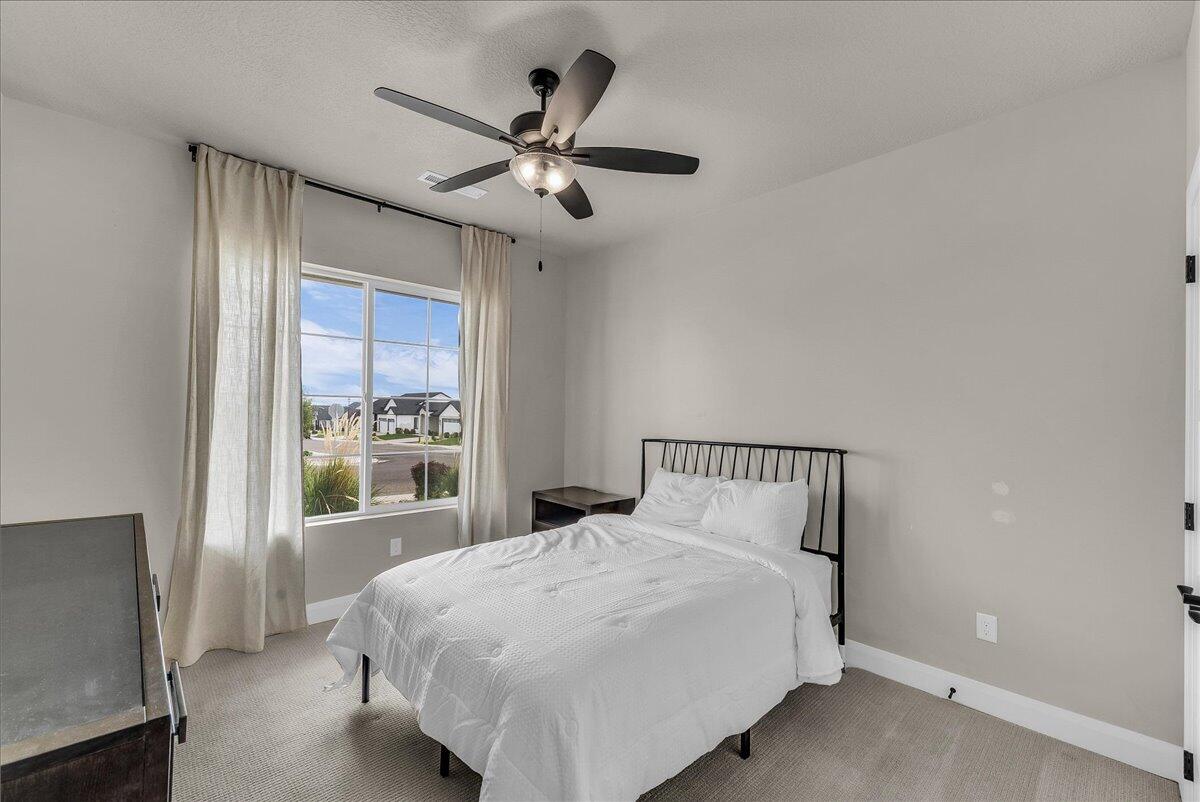 2735 W Sterling DR