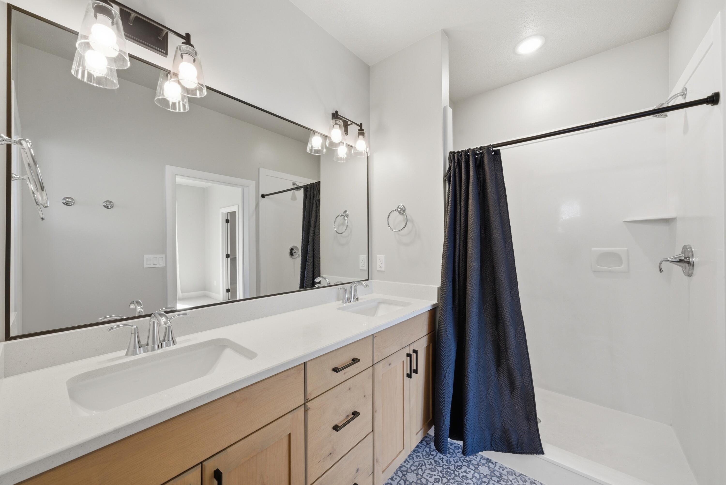 2735 W Sterling DR