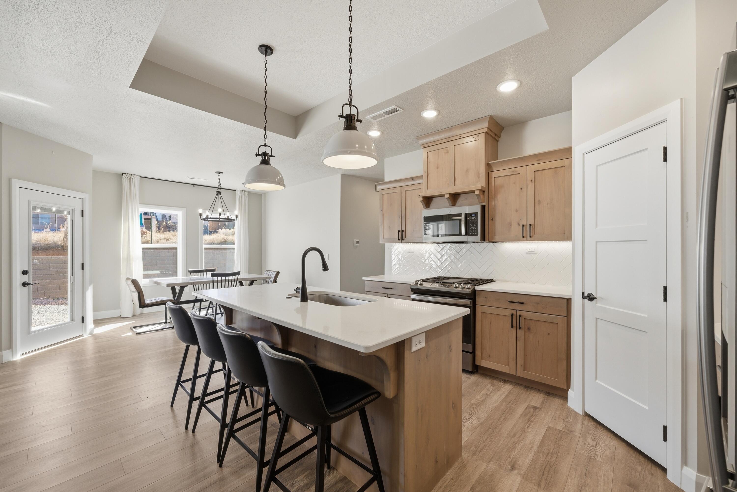 2735 W Sterling DR