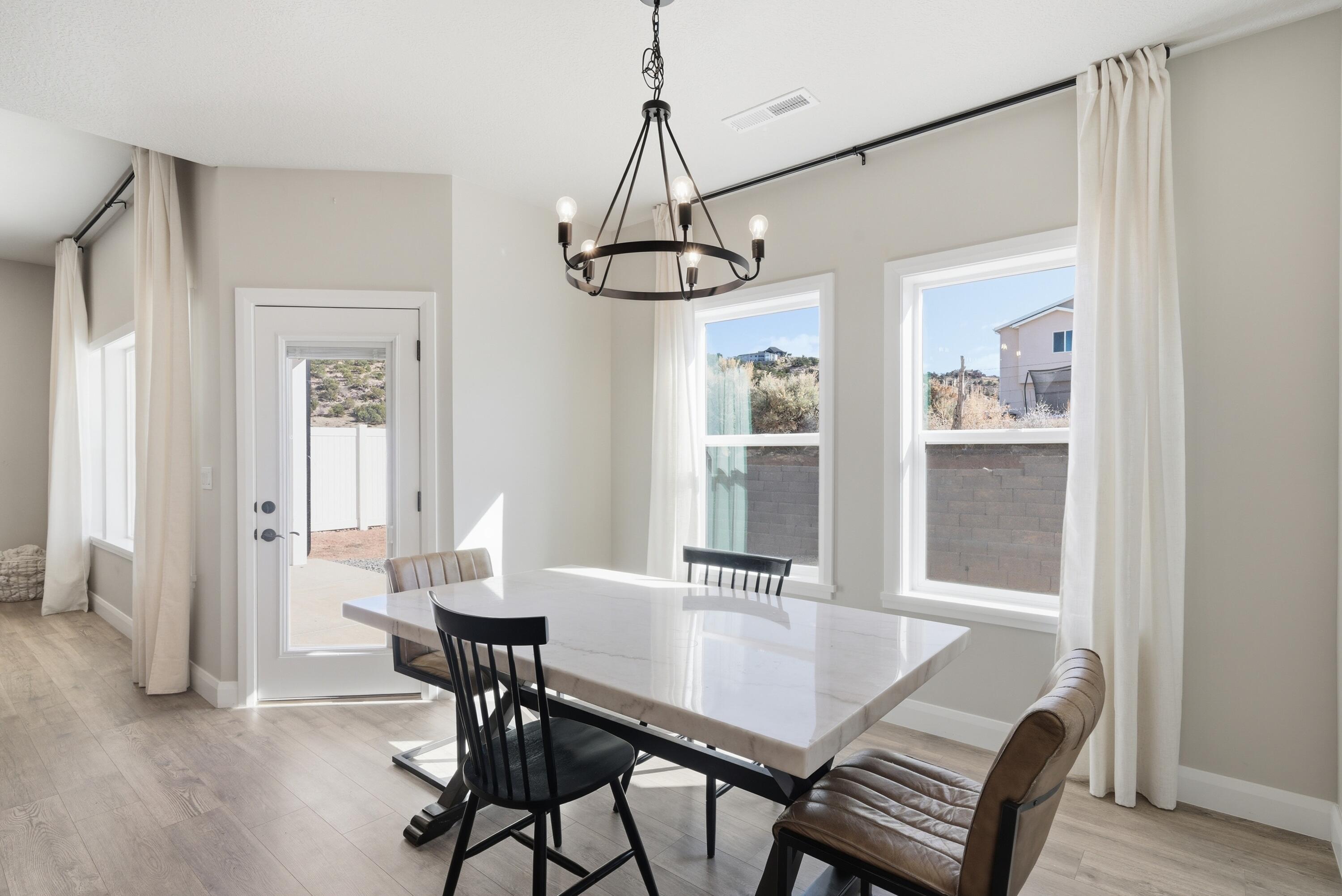 2735 W Sterling DR