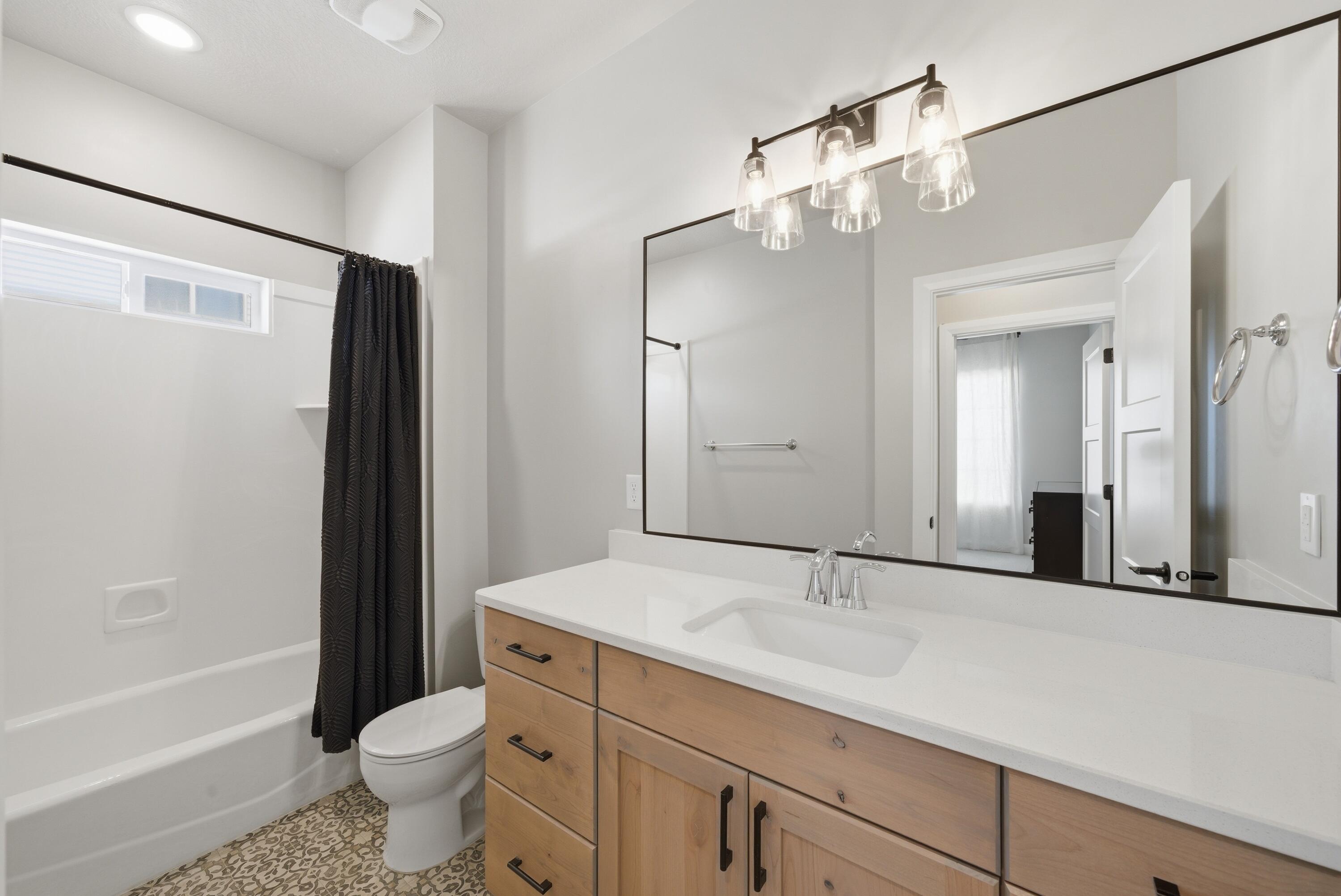 2735 W Sterling DR
