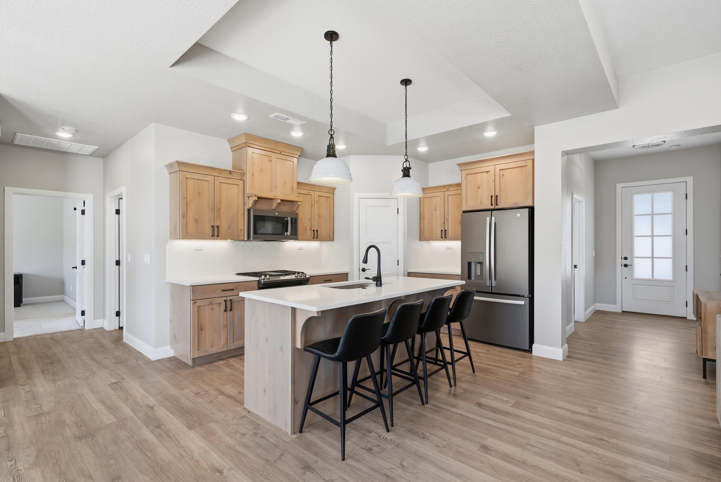 2735 W Sterling DR