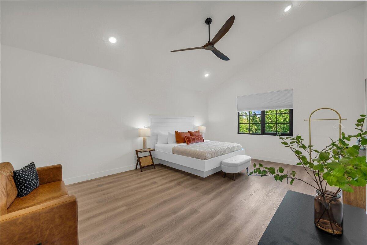 1559 S REGENT PARK RD