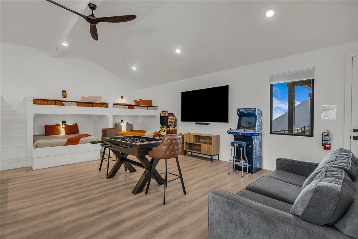 1559 S REGENT PARK RD